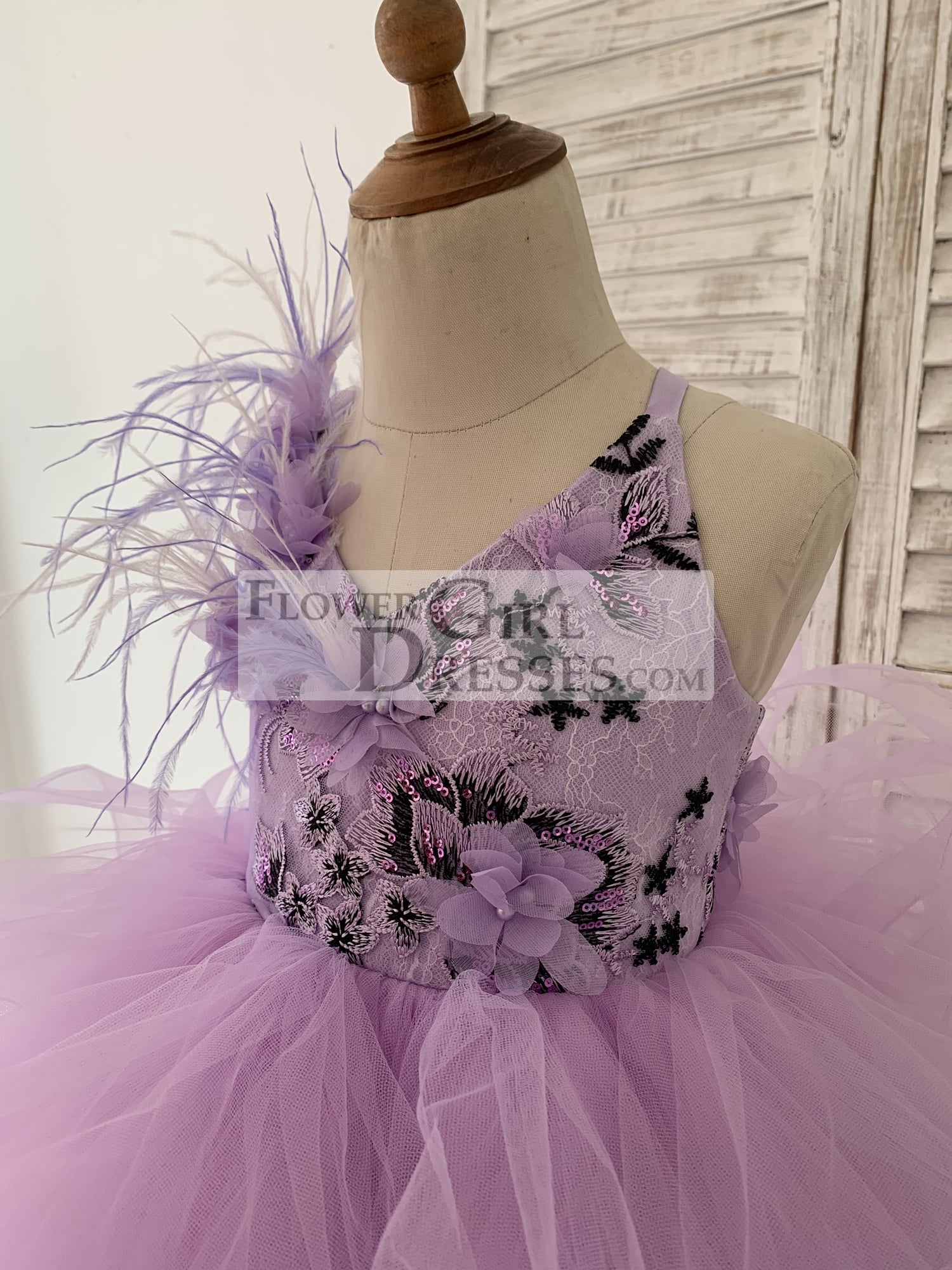 Lavender Lace Tulle Wedding Flower Girl Dress Kids Party Dress Ball Gown with Feathers/Horsehair
