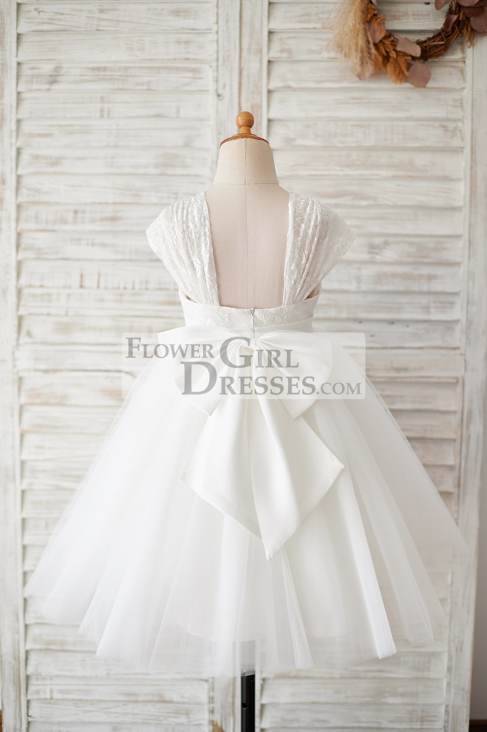 Cap Sleeves Ivory Lace Tulle Wedding Flower Girl Dress with Big Bow