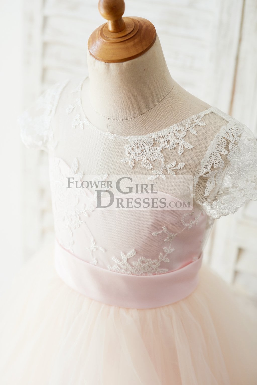 Ivory Lace Pink Tulle Cap Sleeves Wedding Flower Girl Dress with Horsehair Hem