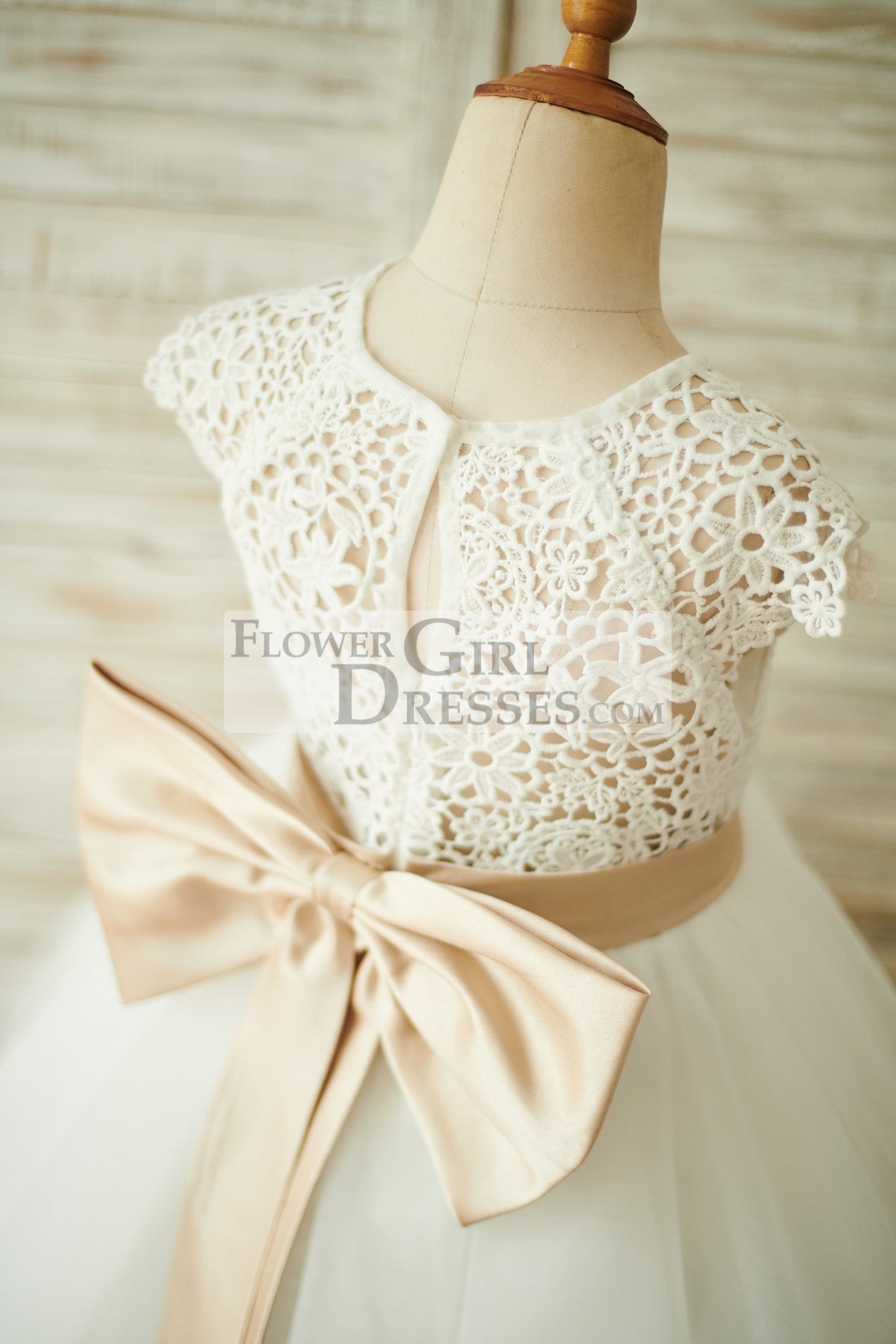 Ivory Lace Tulle Cap Sleeves Wedding Flower Girl Dress with Bow